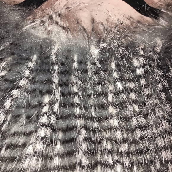 Trendy Faux Ostrich Vest, Size L - Picture 7 of 7